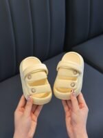 Children's slippers and sandals can be worn interchangeably. - Image 3