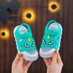 Half toed children's sandals with eyes