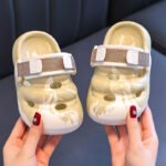 Children's slippers and sandals can be worn interchangeably